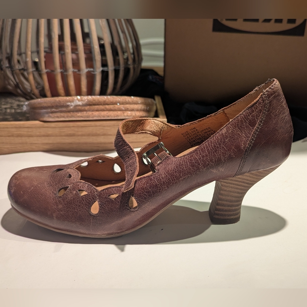 Vintage Brown Leather Mary Jane Heels